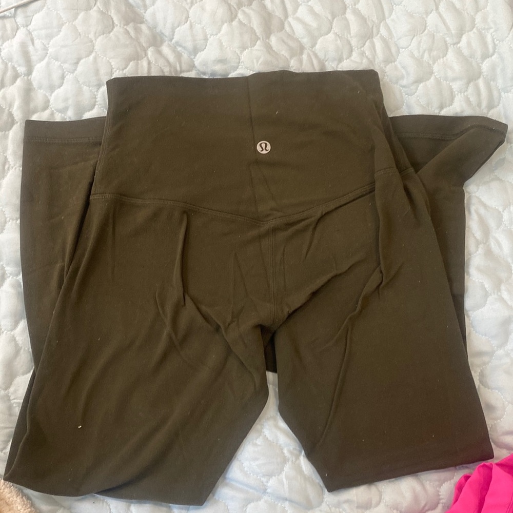 size 4 dark green cropped lulu lemons